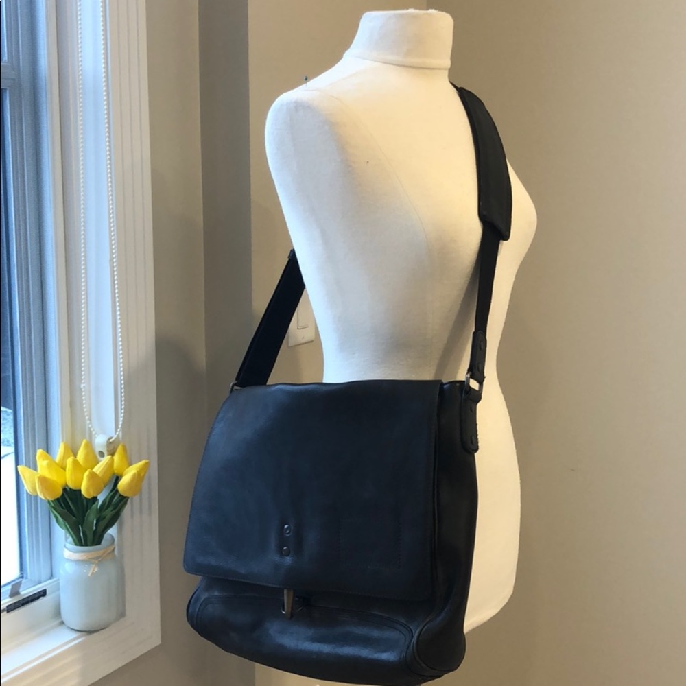 BANANA REPUBLIC Messenger Bag Leather